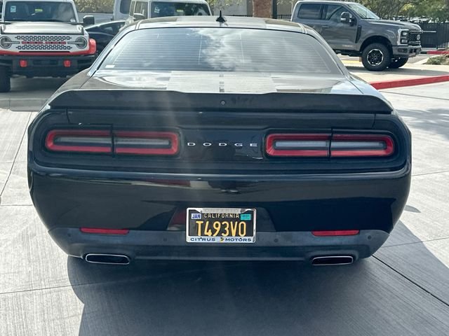 Used 2016 Black Dodge SXT image 6