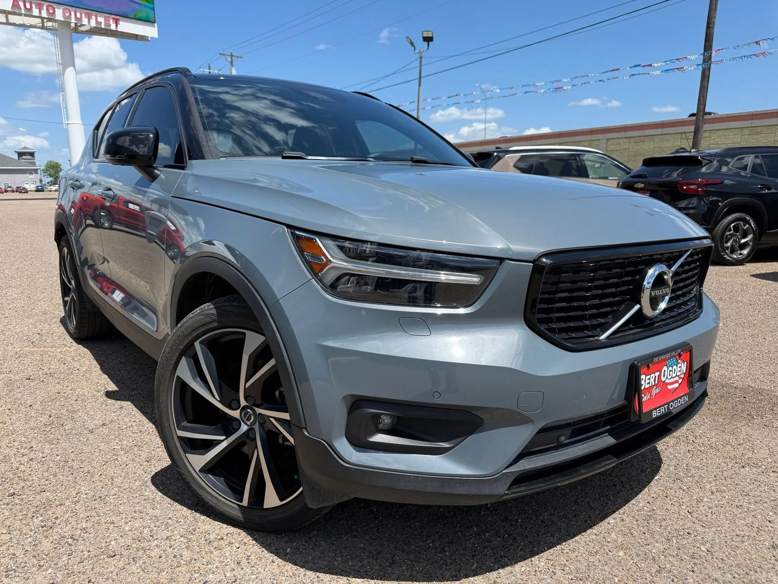 2021 Volvo XC40 T5 R-Design AWD's photo