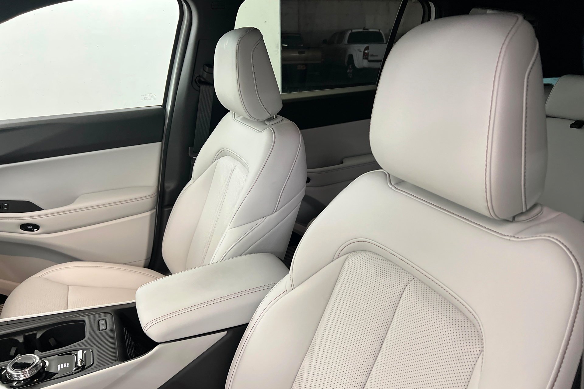 New 2026 Bright White Clear-Coat Exterior Paint Jeep Limited image 17