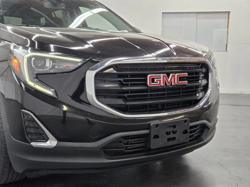 Used 2019 Ebony Twilight Metallic GMC SLE image 5