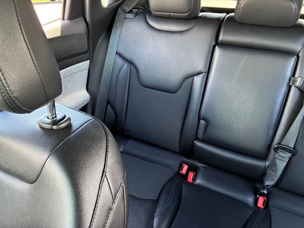 Used 2024 White Jeep Latitude image 13