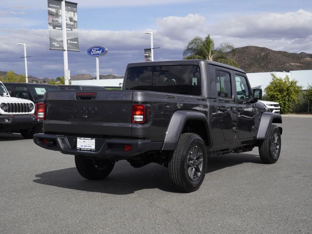 New 2026 Granite Crystal Metallic Clearcoat Jeep Sport S image 4