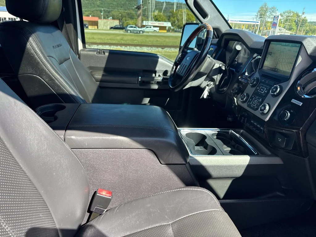 Used 2016 White Platinum Clearcoat Metallic Ford Platinum image 32