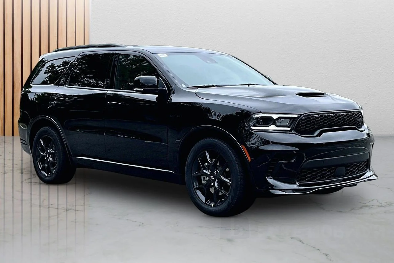 New 2026 Diamond Black Clear-Coat Exterior Paint Dodge GT Plus HEMI V8 image 2