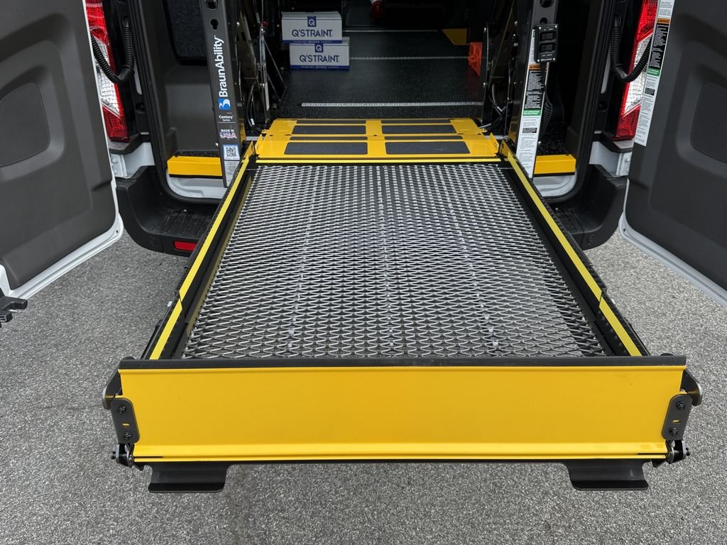 New 2026 Oxford White Ford Passenger Van XL image 10
