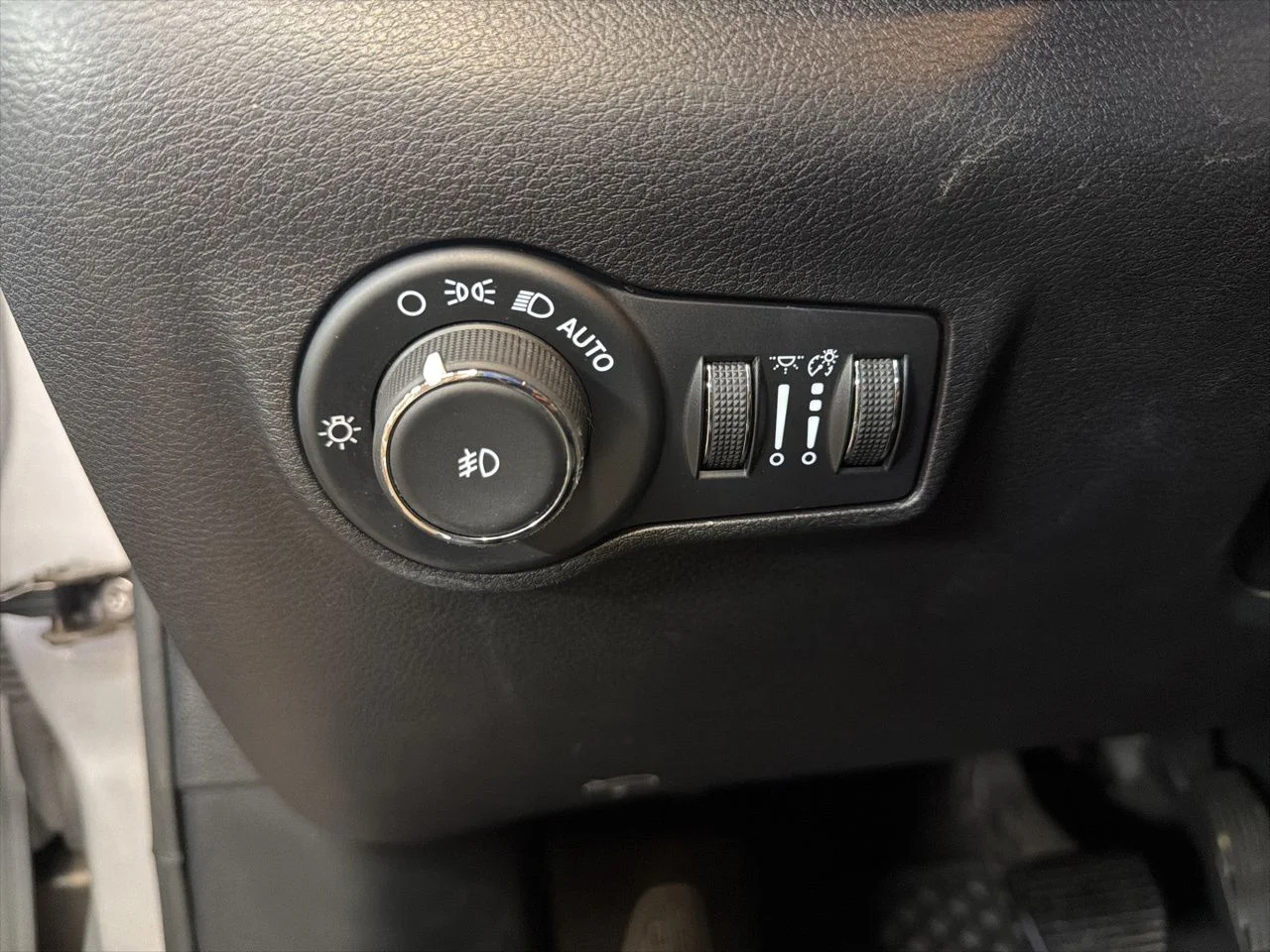 Used 2025 Silver Jeep Trailhawk image 28