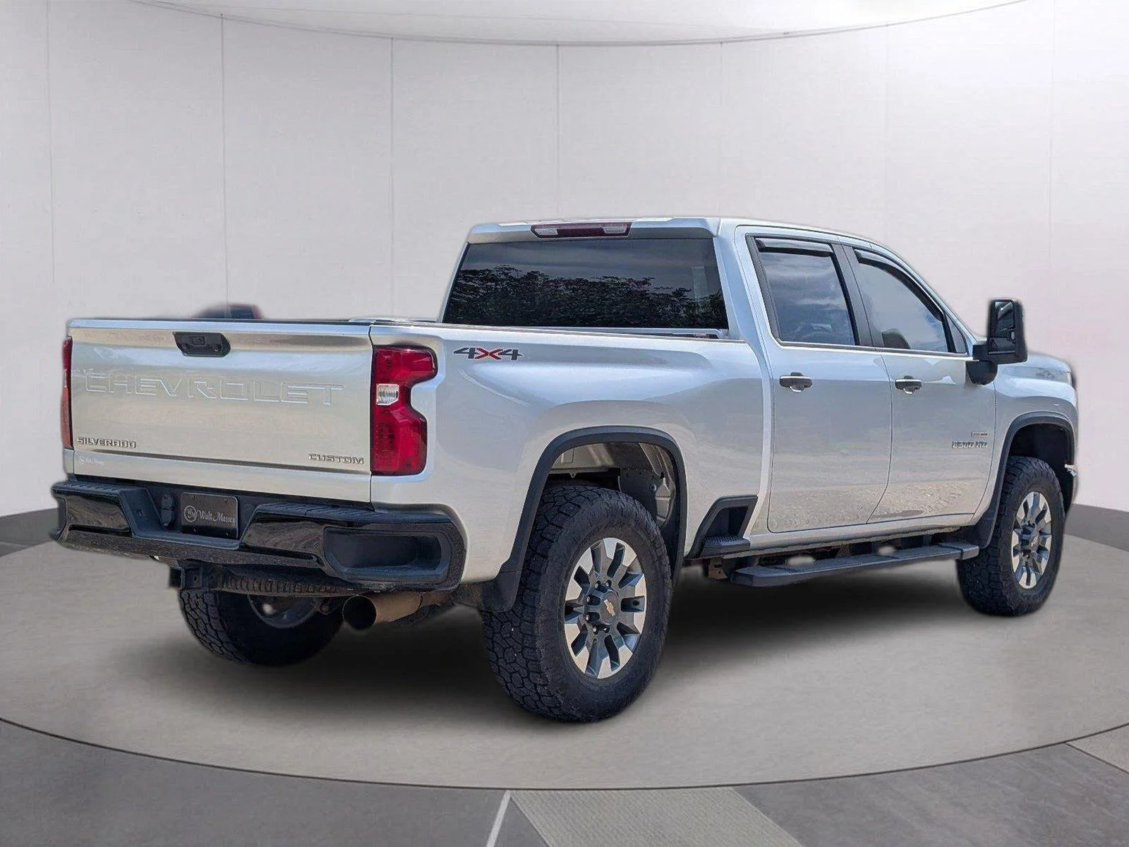 Used 2022 SILVER ICE METALLIC Chevrolet Custom image 7