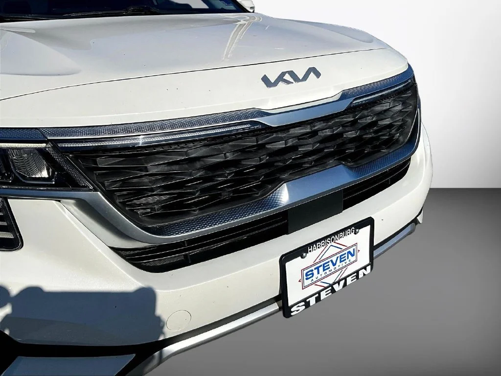Used 2023 White Kia SX image 33