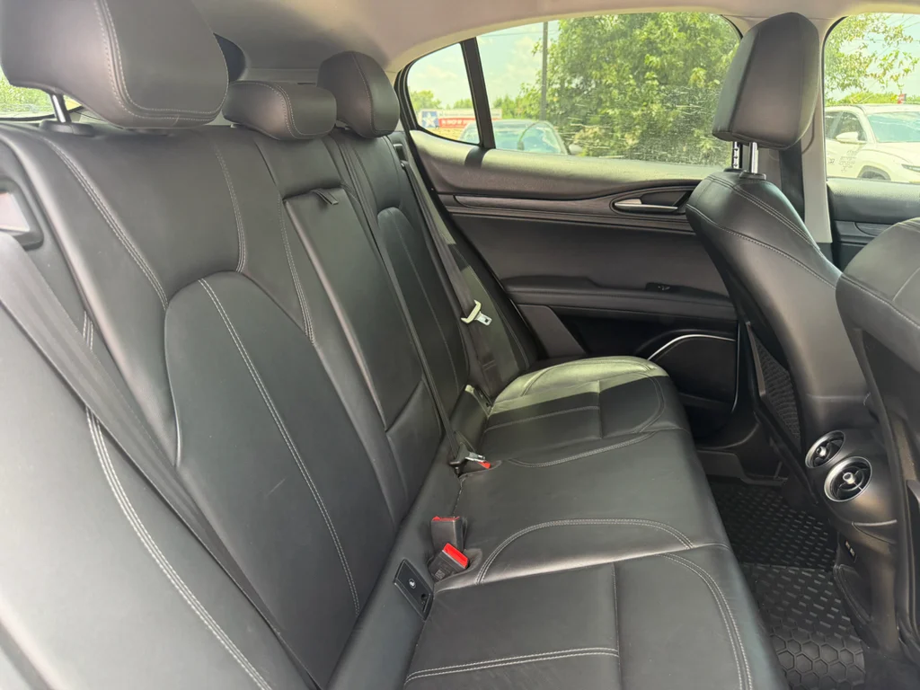 Used 2018 Alfa White Alfa Romeo Base image 27