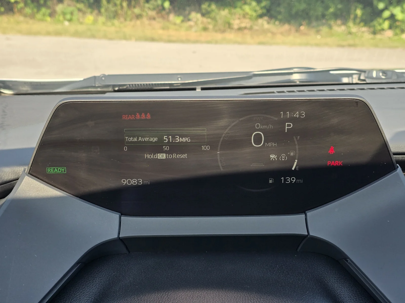 2025 Toyota Prius LE - Photo 18