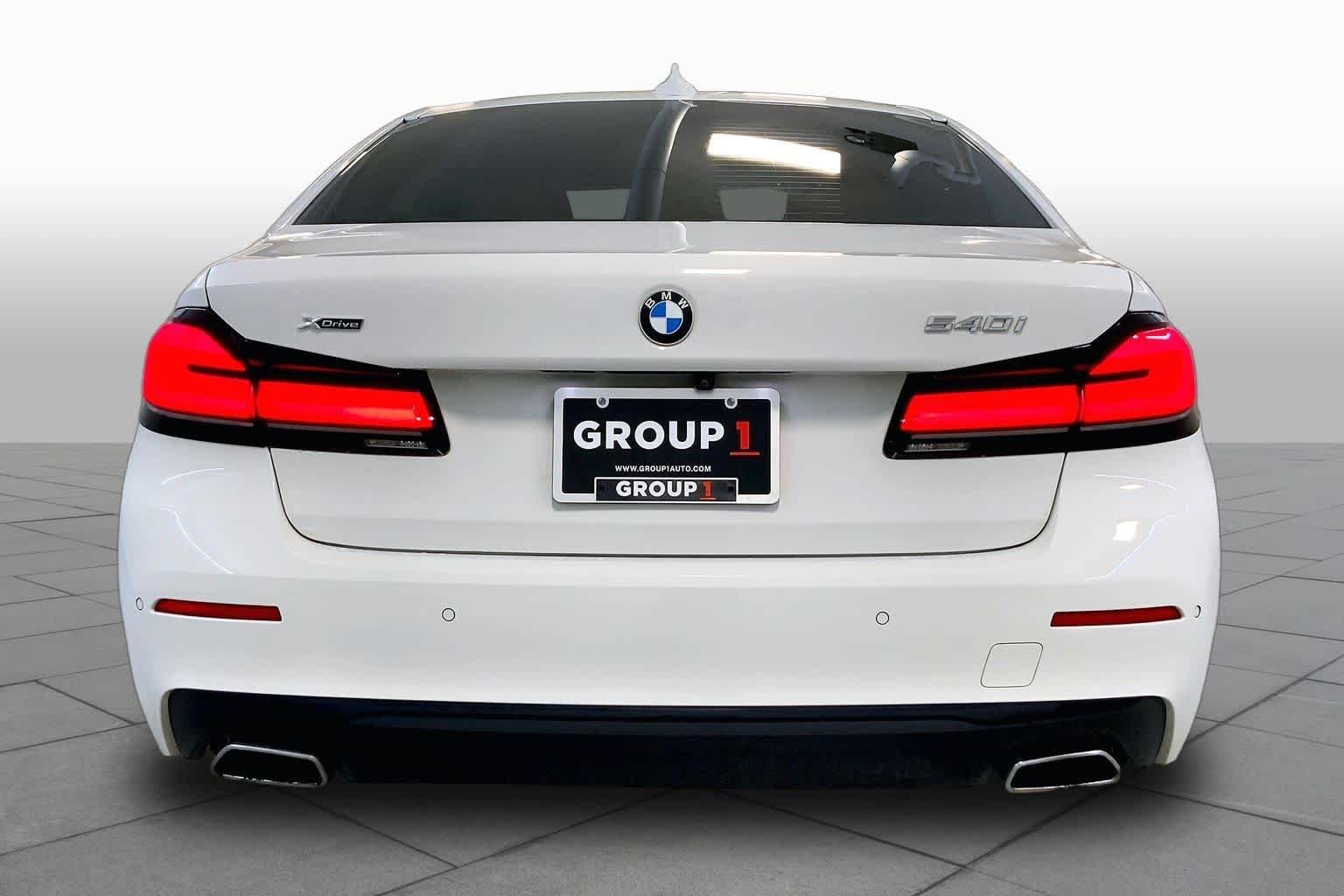 Used 2022 Alpine White BMW 540i xDrive image 4