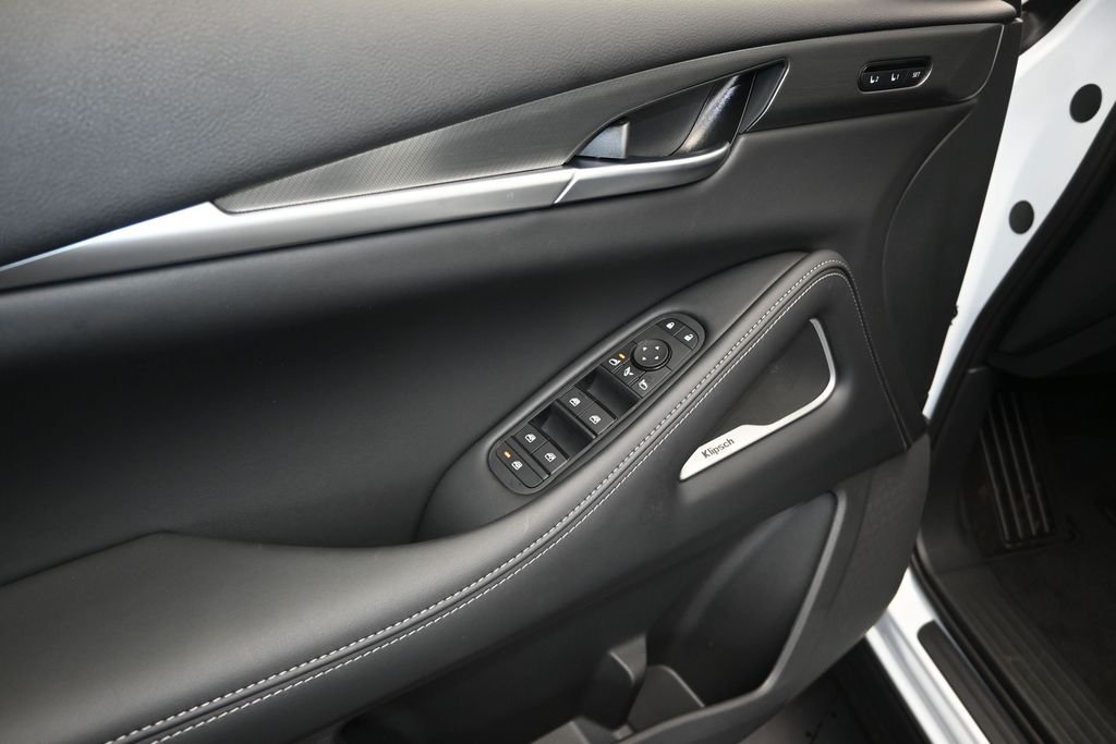 New 2027 RADIANT WHITE INFINITI Luxe FWD image 11