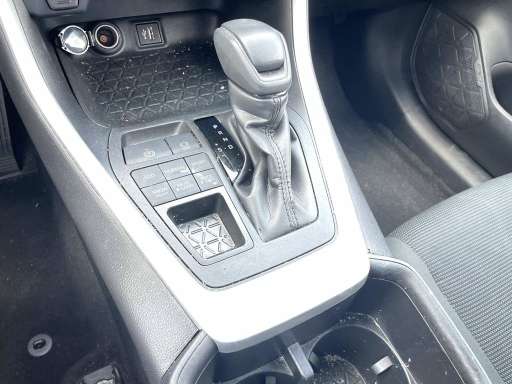 Used 2024 White Toyota LE image 23