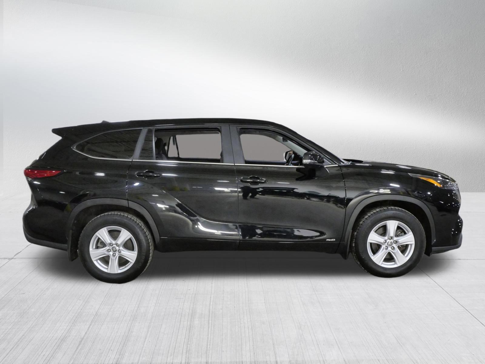 2023 Toyota Highlander LE - Photo 8