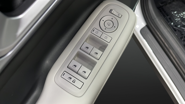 Used 2025 Serenity White Hyundai Limited image 21