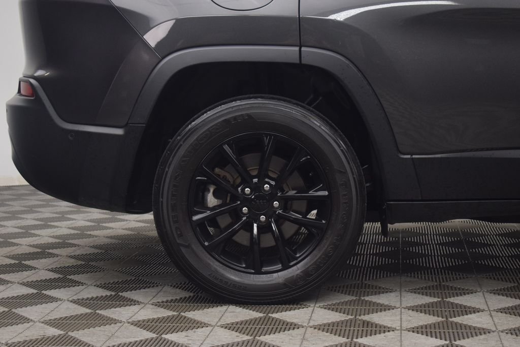 Used 2023 Gray Jeep Altitude image 24