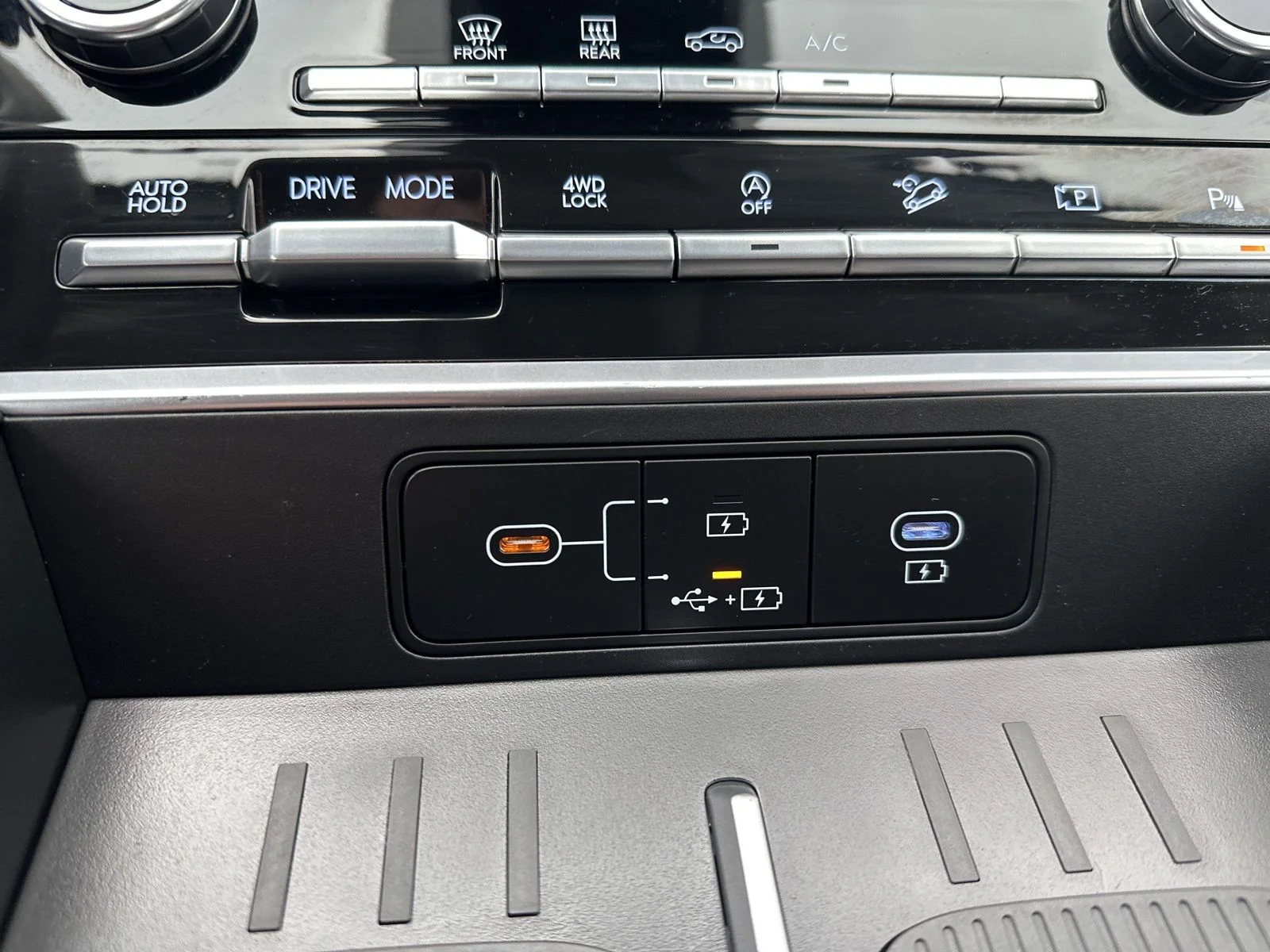 Used 2025 White Hyundai SE image 58