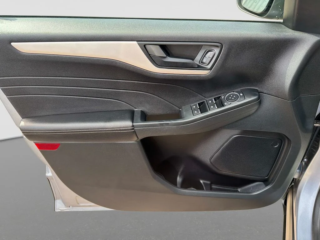Used 2022 Blue Ford SE image 18