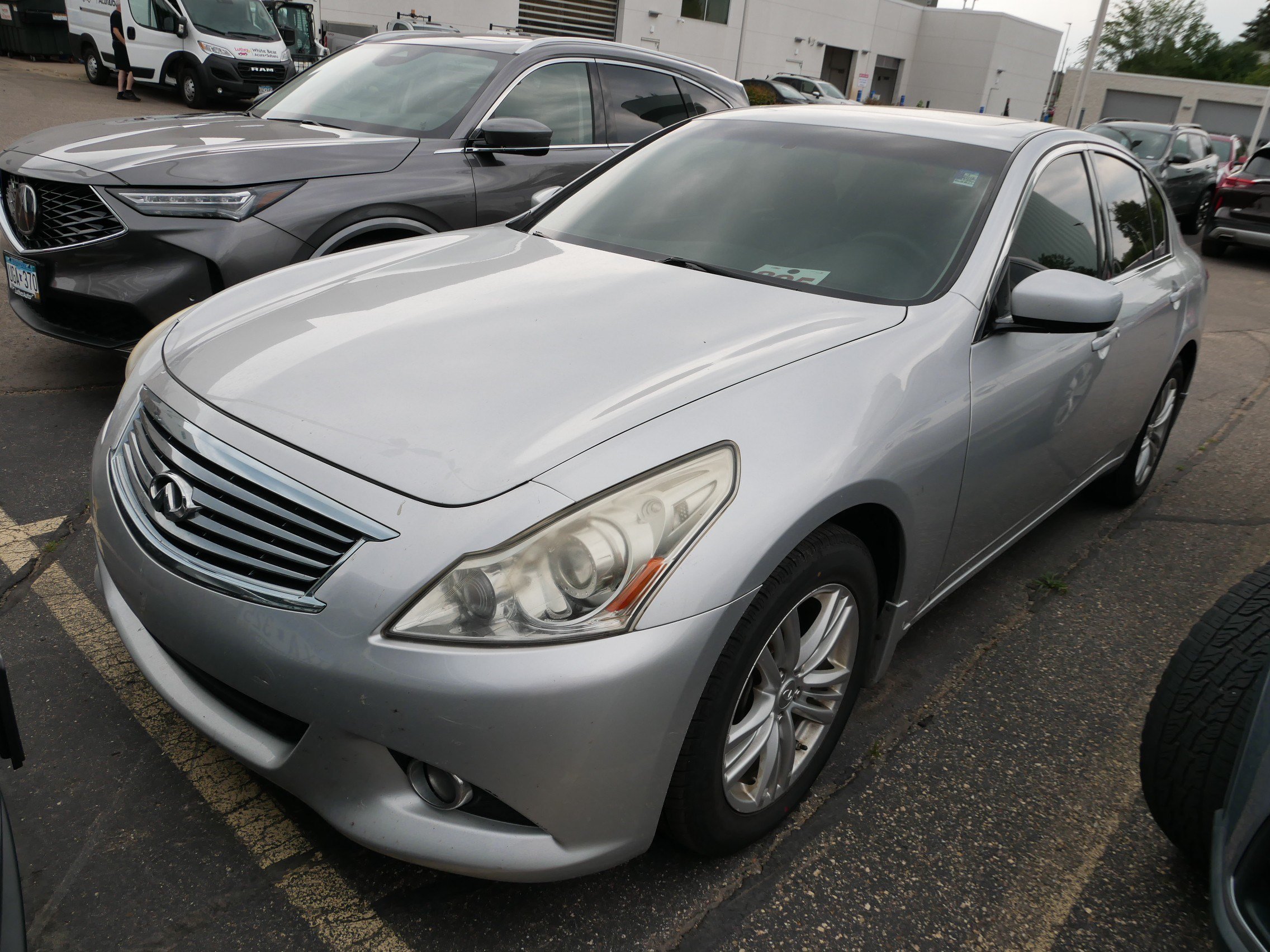 Used 2013 Liquid Platinum INFINITI x image 2