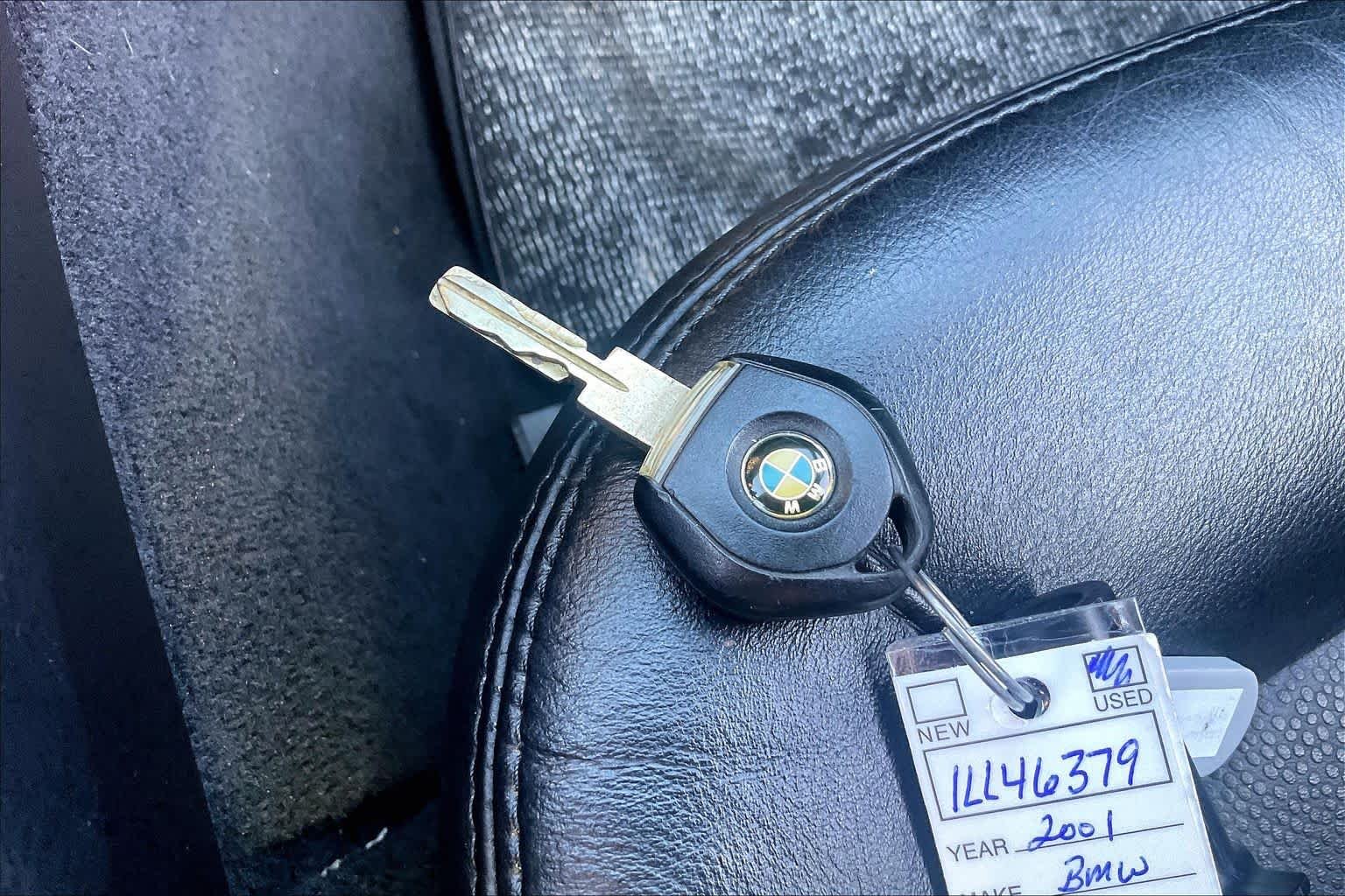 Used 2001 Titanium Silver Metallic BMW 3.0i image 13