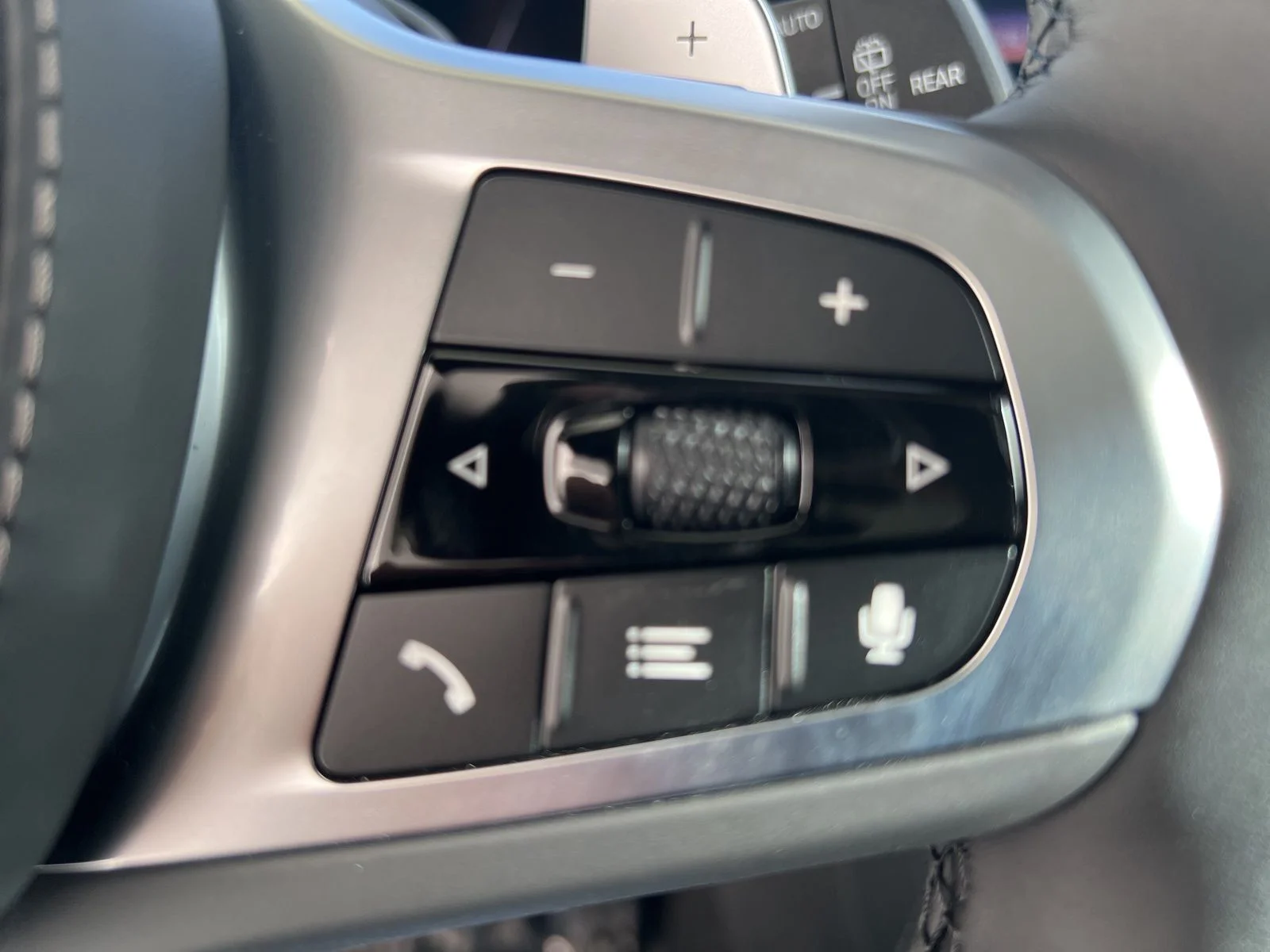 New 2026 Skyscraper Grey Metallic BMW xDrive40i image 9