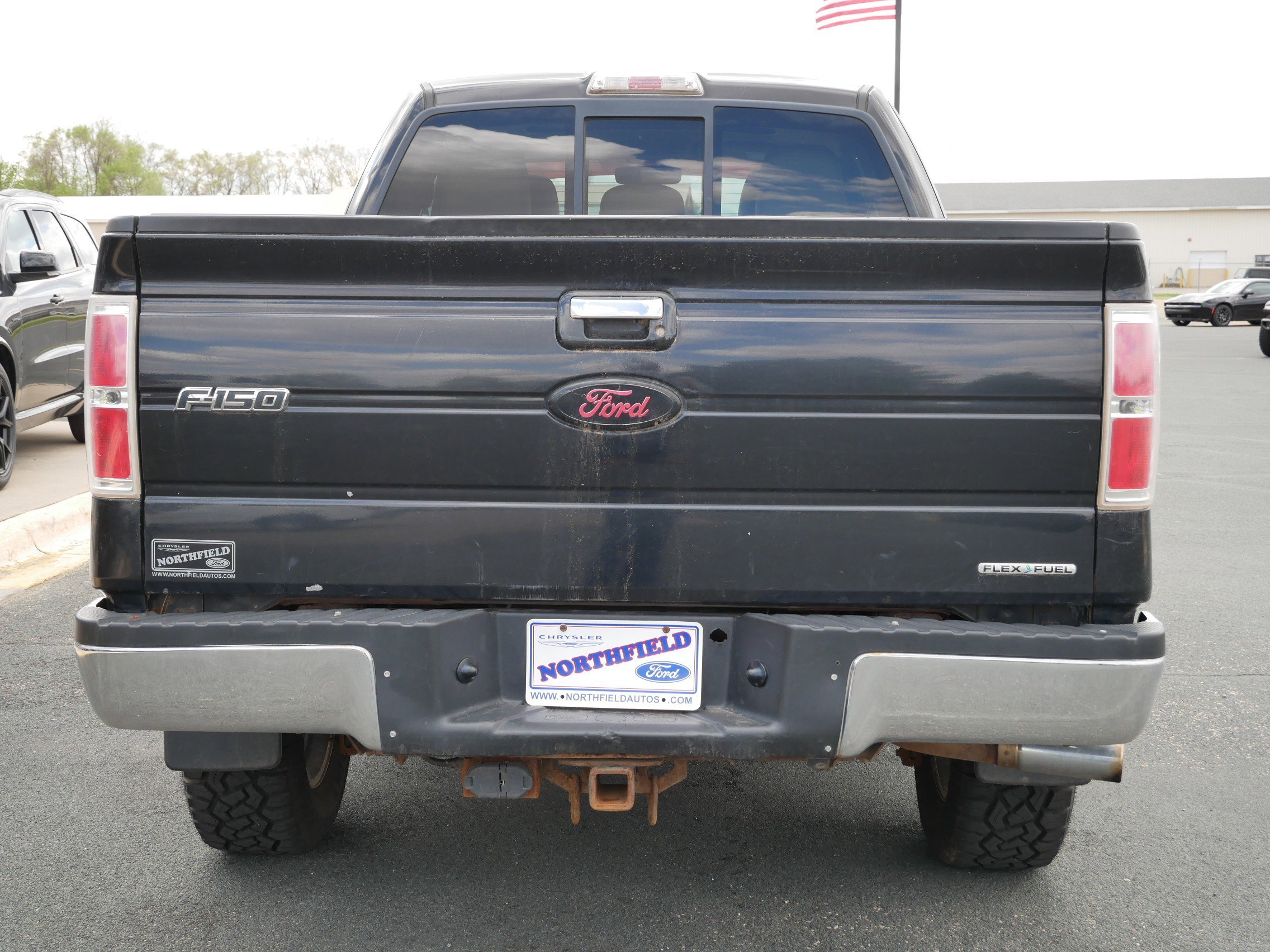 View vehicle photo 7