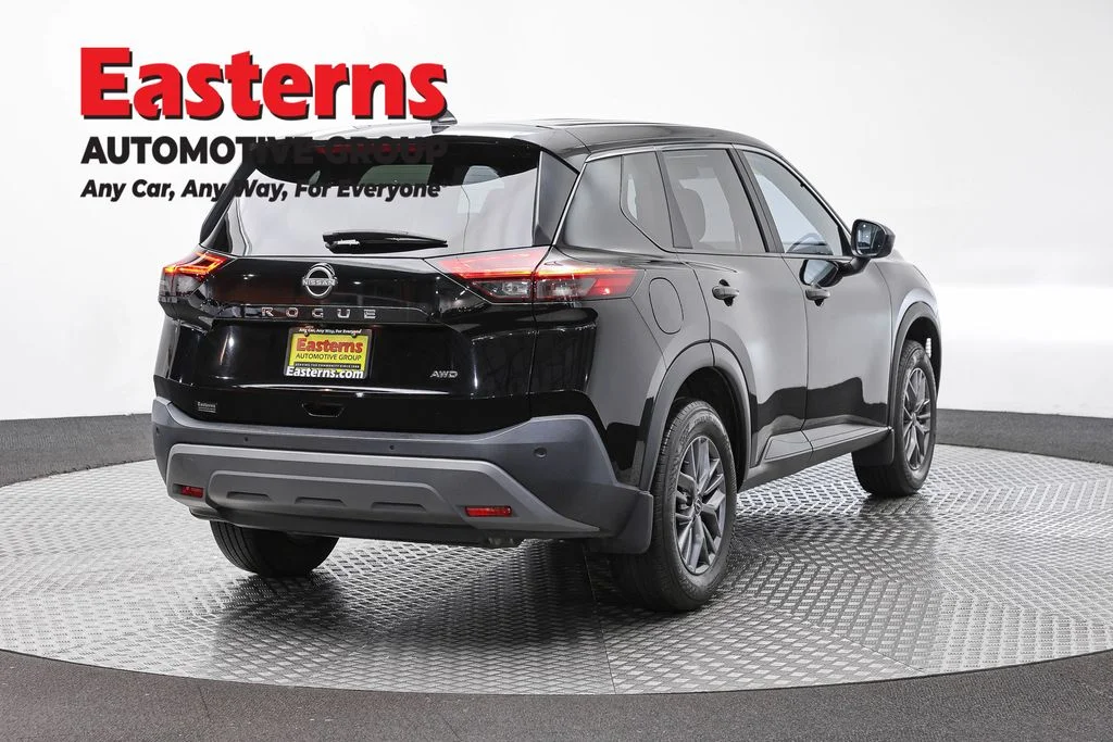 Used 2023 Black Nissan S image 5