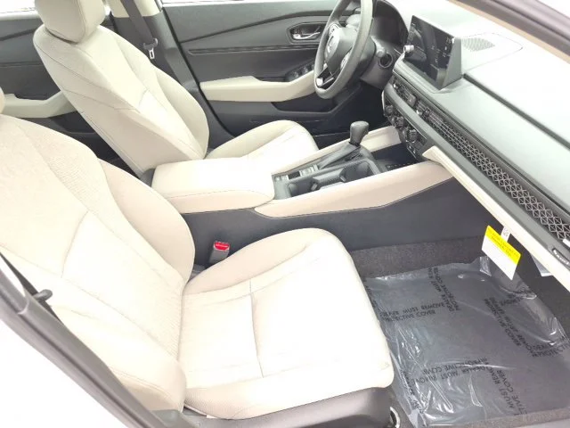 New 2026 Platinum White Pearl Honda SE image 31