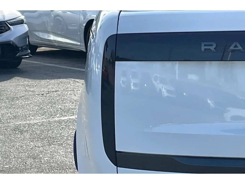 Used 2023 Fuji White Land Rover SE image 48