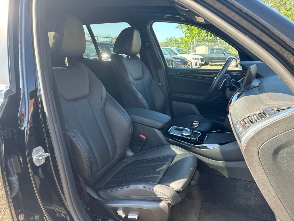 Used 2022 Black BMW xDrive30i image 17