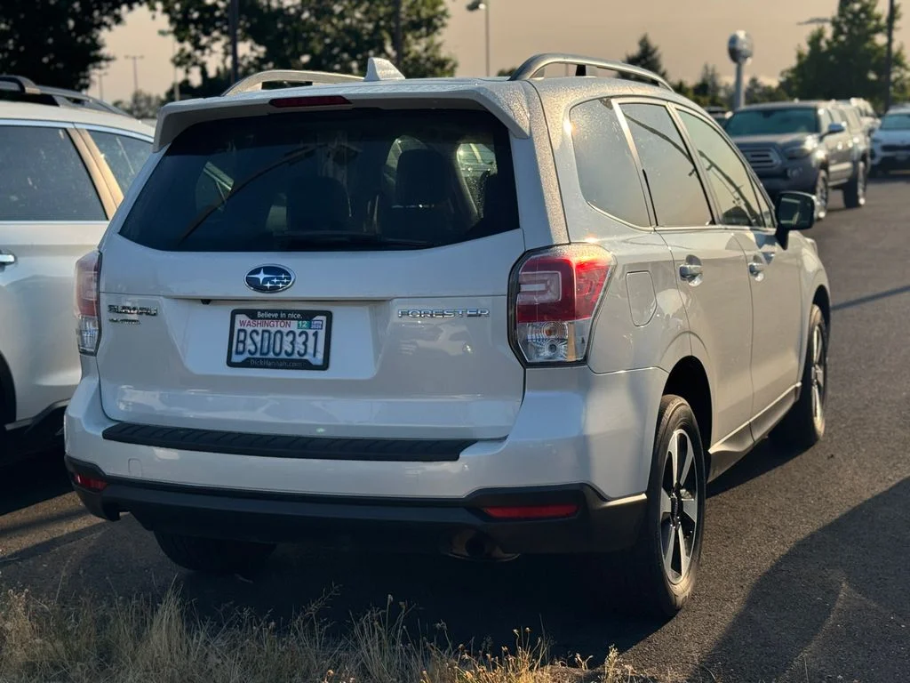 Used 2018 Crystal White Pearl Subaru 2.5i Premium image 2