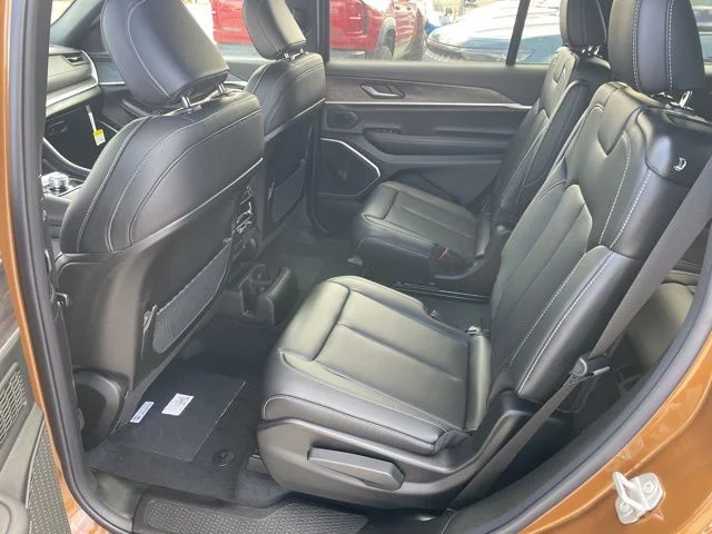 2026 Jeep Grand Cherokee L Limited 4x4's photo