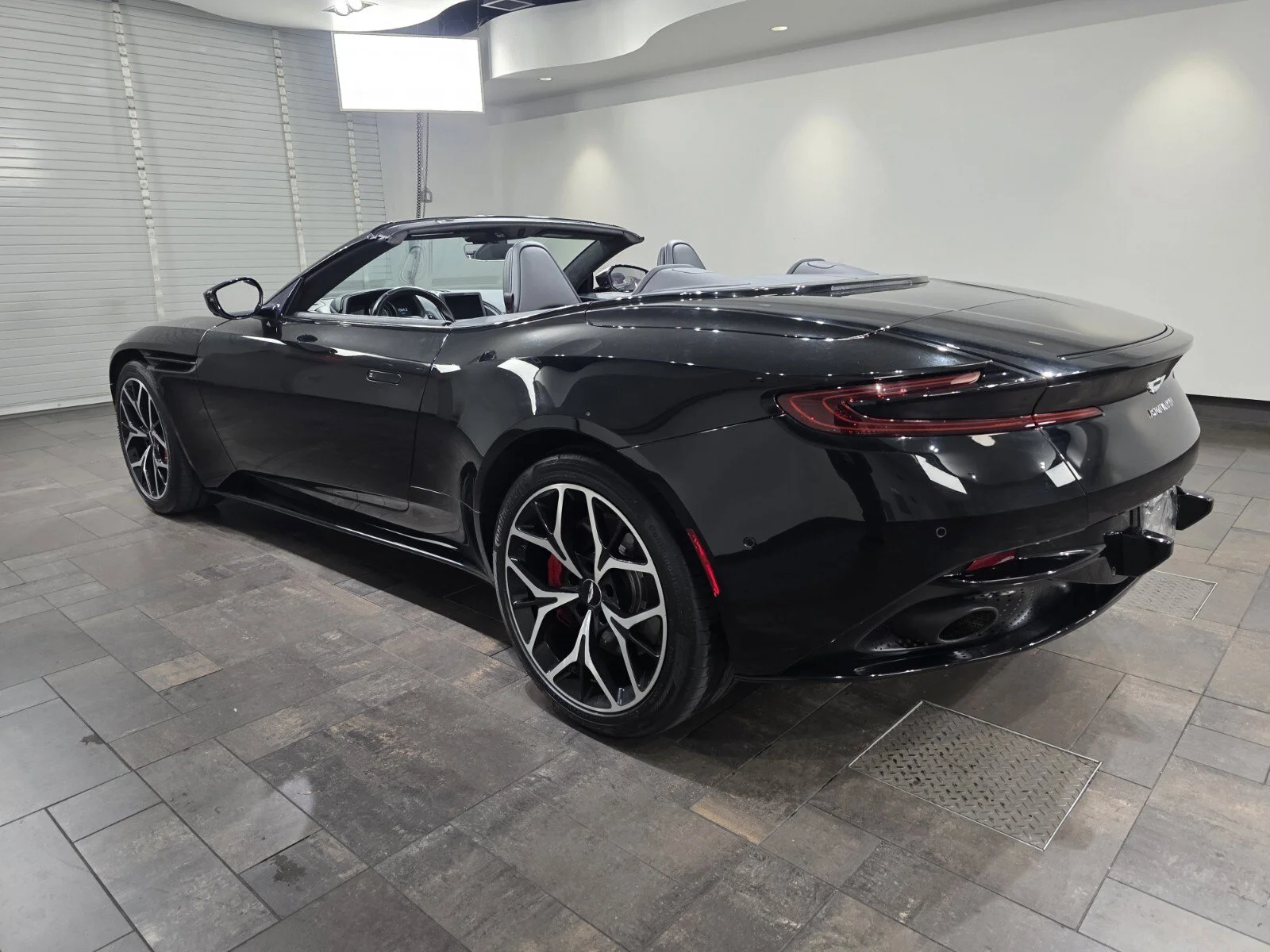 Used 2019 Jet Black Aston Martin Volante image 2