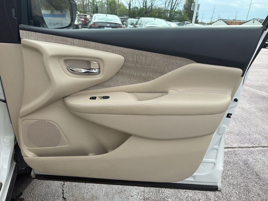 Used 2019 White Nissan SL image 26