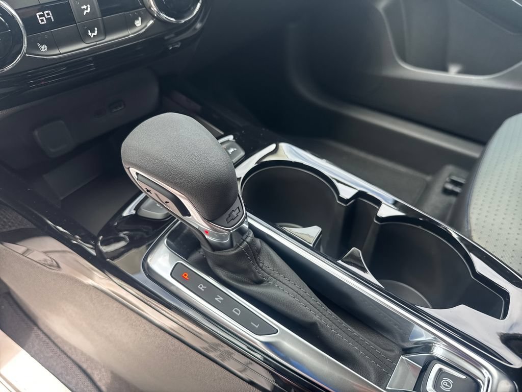 New 2026 Summit White Chevrolet LT image 22