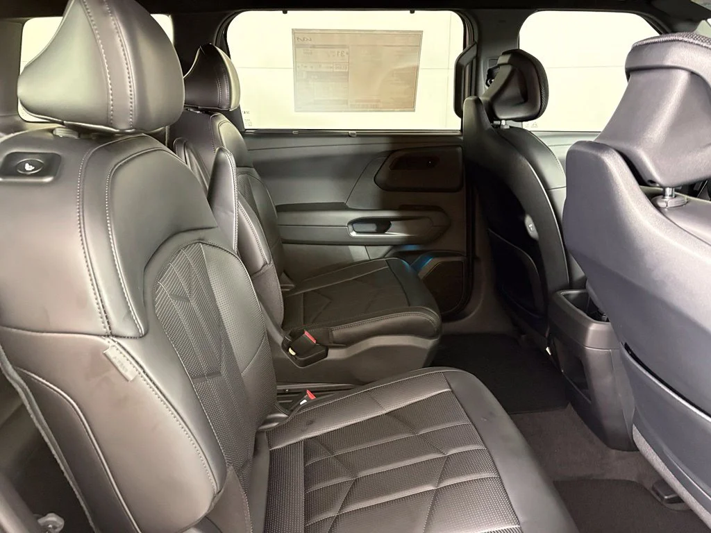New 2027 Glacial White Pearl Kia X-Line SX image 17