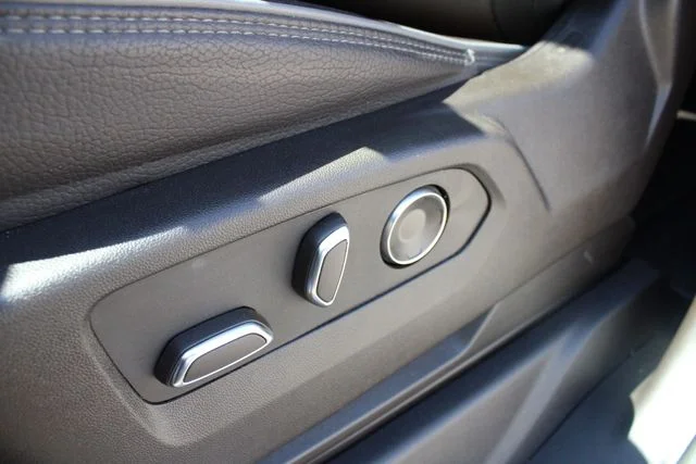 Used 2024 White GMC Denali image 3