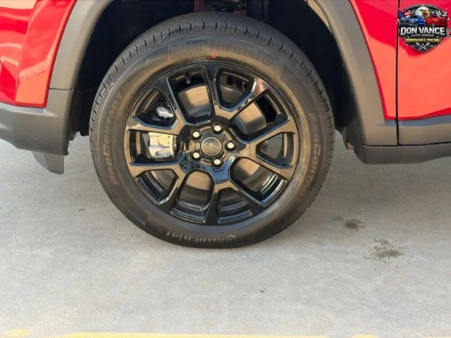 New 2026 Red Hot Pearlcoat Jeep Latitude image 23