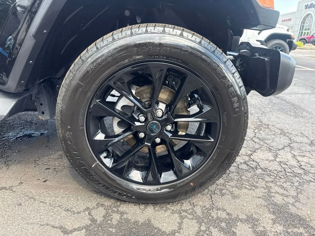 Used 2025 Black Jeep Sahara 4xe image 52