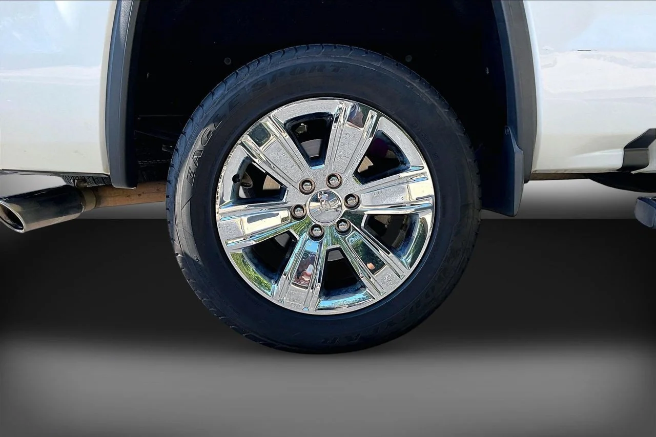 Used 2016 White GMC SLT image 35