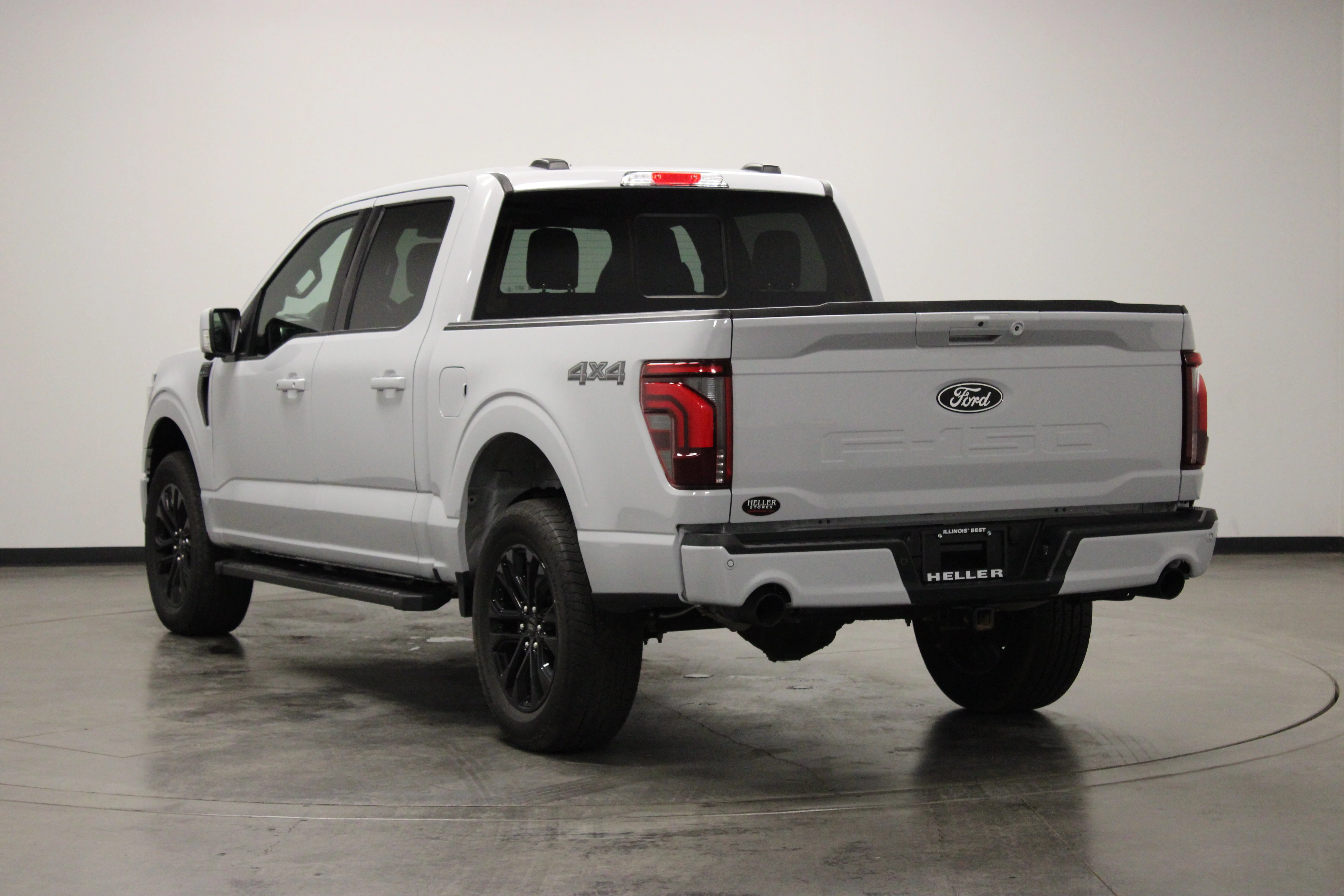 Used 2025 Space White Metallic Ford LARIAT image 7