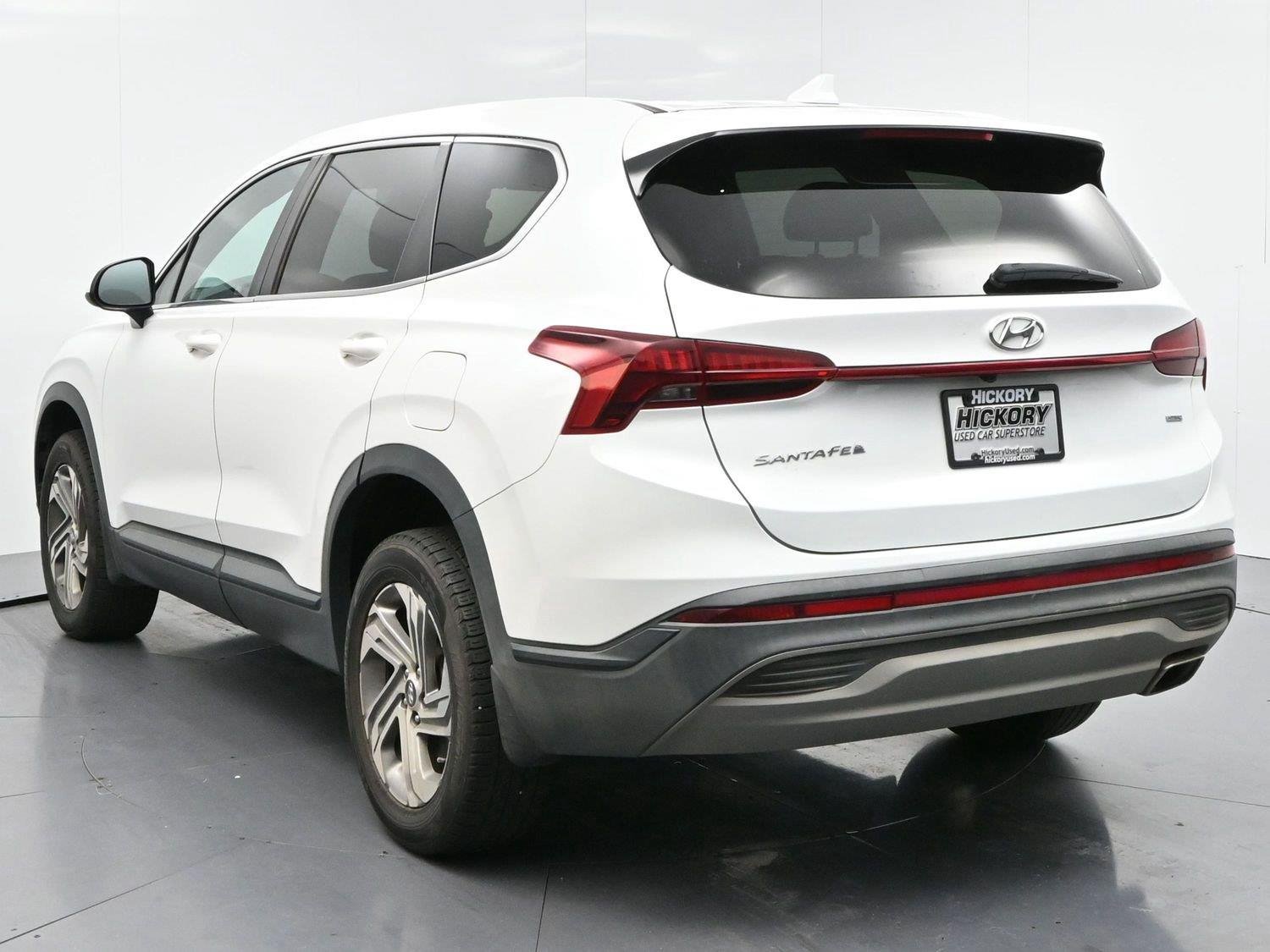 Used 2022 Quartz White Hyundai SE image 5