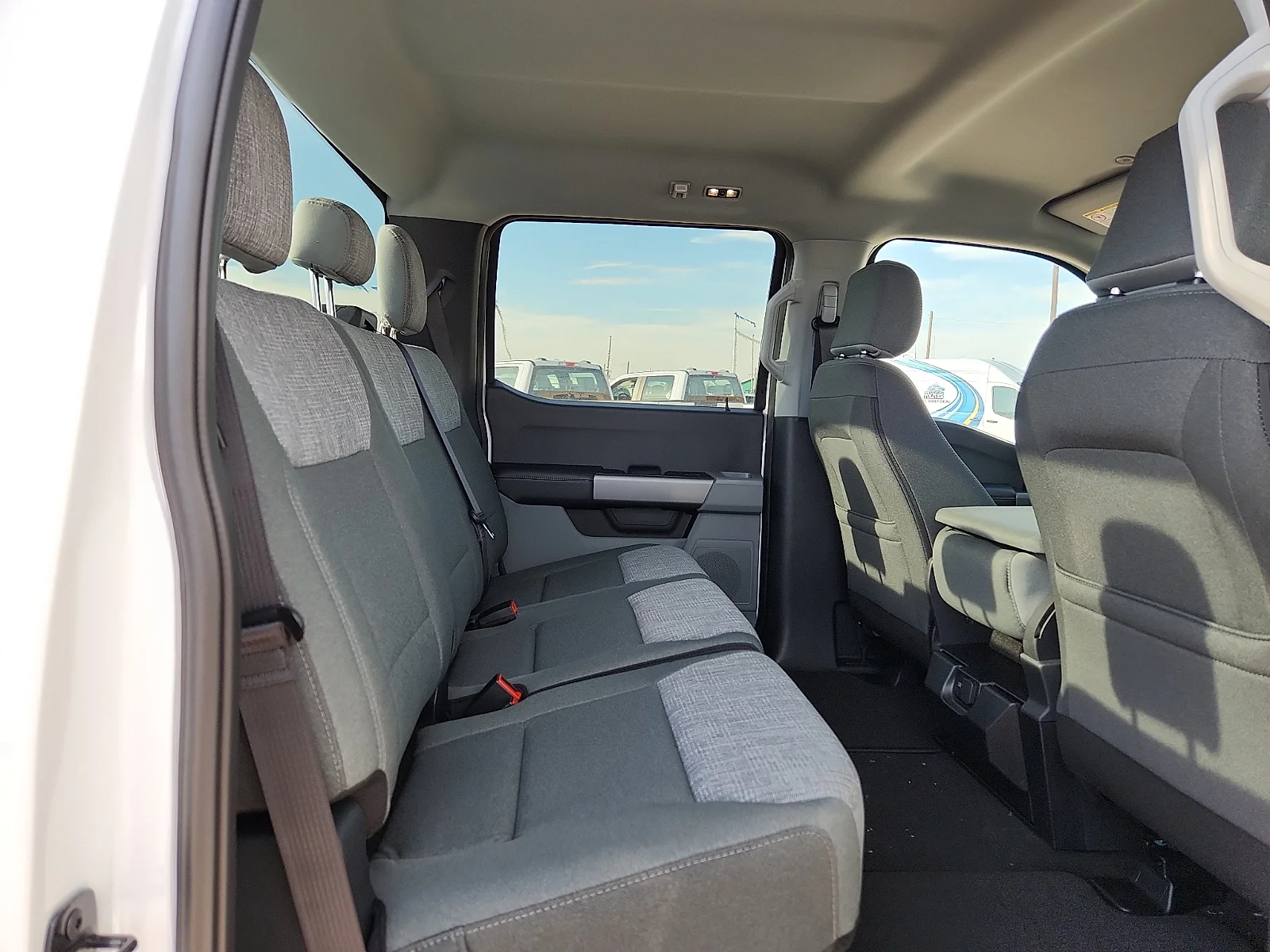 New 2027 Oxford White Ford XLT image 19