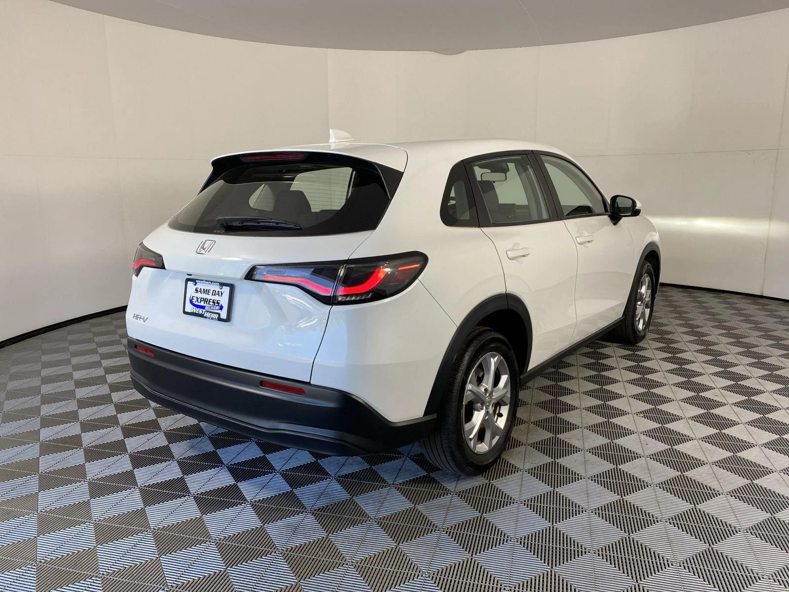 Used 2023 Platinum White Pearl Honda LX image 8