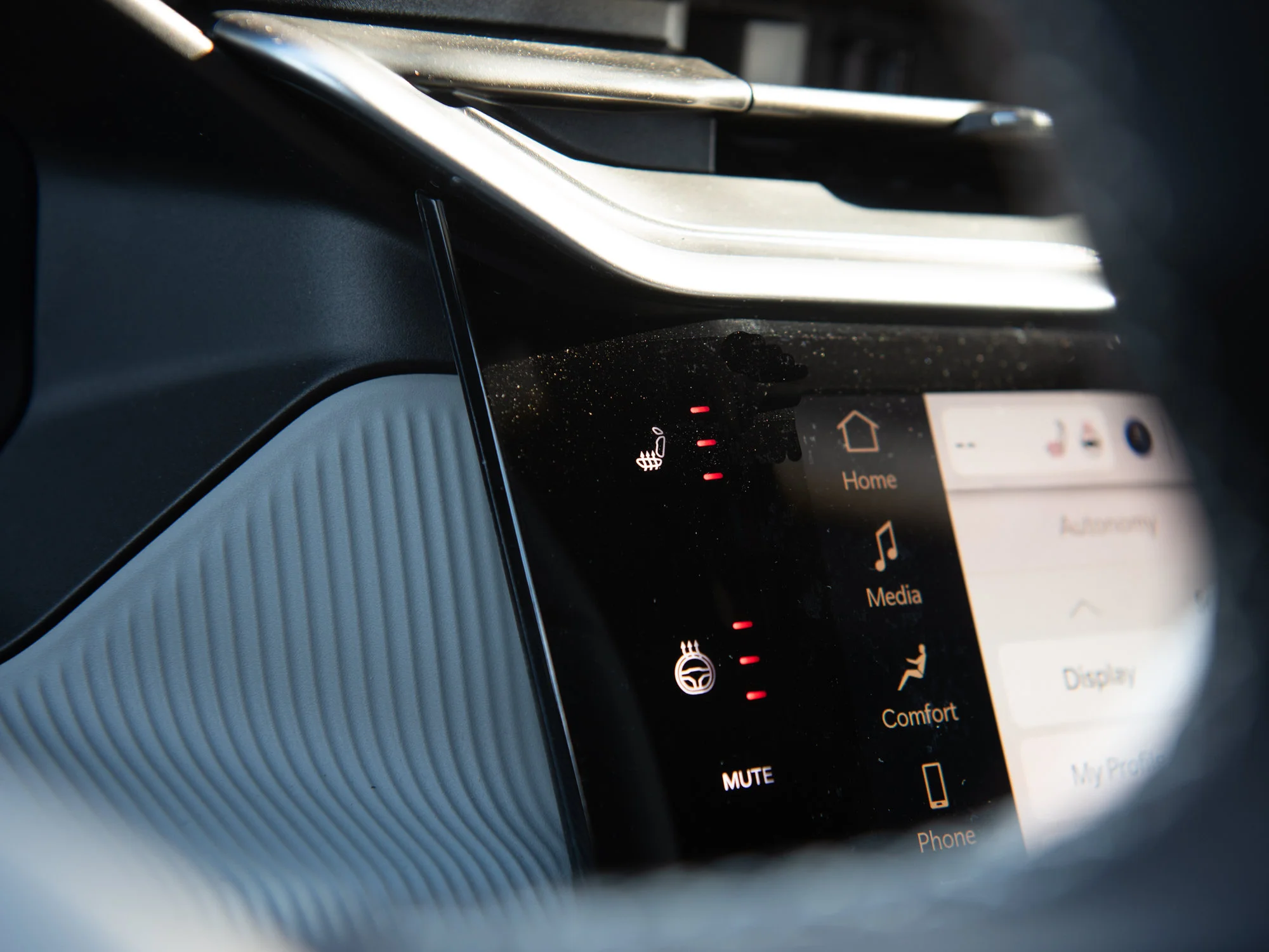 New 2026 Black Jeep Laredo * Hybrid, Remote Start, Heated Seats, Blind-Spot/Cross-Path Detection image 15