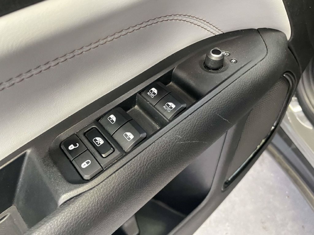 Used 2024 Gray Jeep Limited image 15