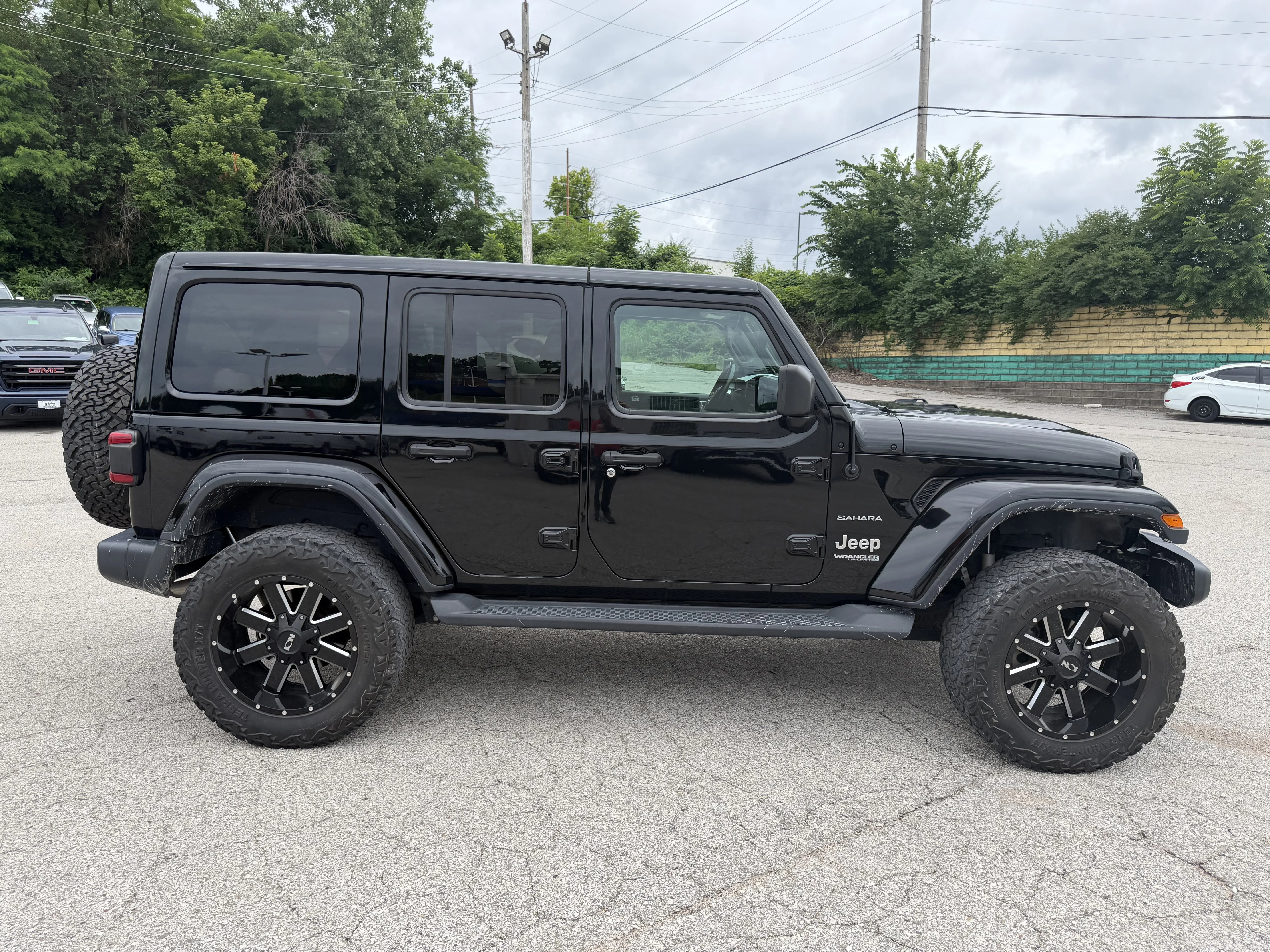 Used 2020 Black Clearcoat Jeep Sahara image 8