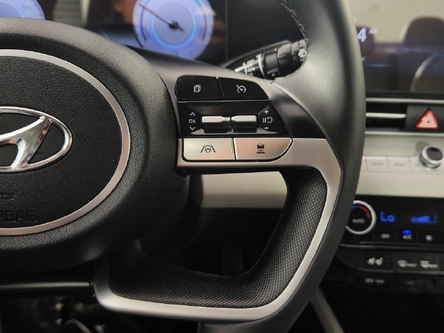 2023 Hyundai Elantra Limited - Photo 24
