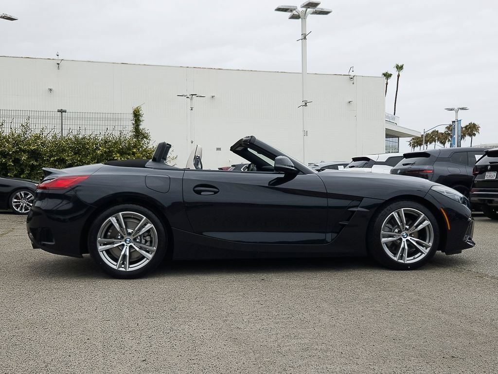 New 2026 Black Sapphire Metallic BMW sDrive30i image 4
