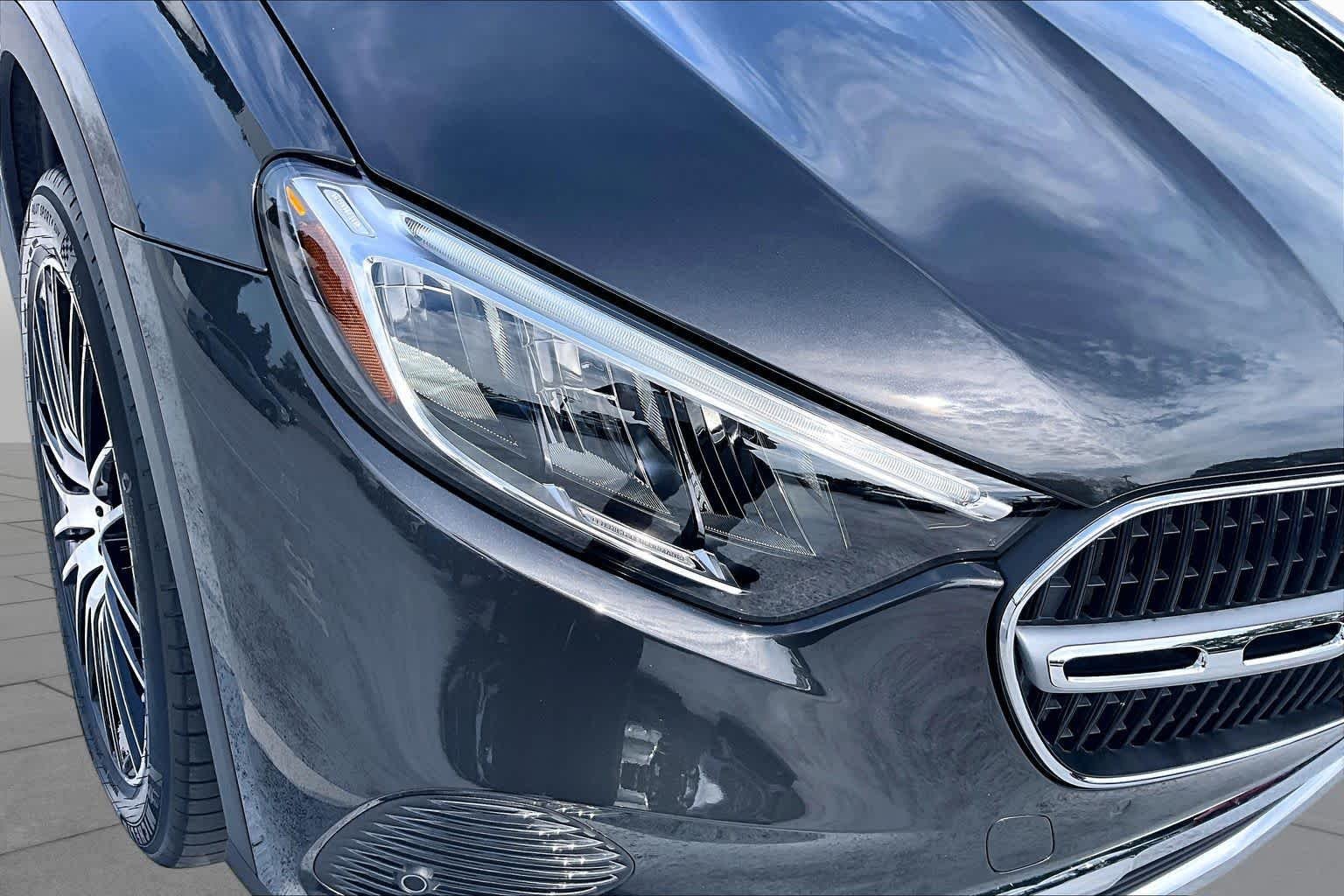 Used 2024 Graphite Grey Metallic Mercedes-Benz GLC 300 image 27